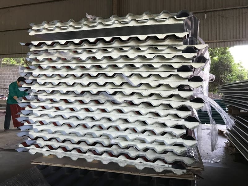polyurethane-foam-dung-trong-cach-am-cach-nhiet-3